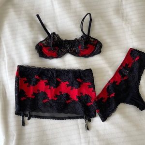 Victoria’s Secret 34 b Bra and M Underwear Set